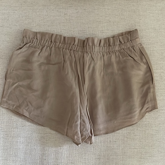 Beige Wilfred Shorts - Picture 2 of 3